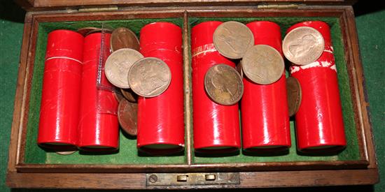 Walnut box of coins(-)